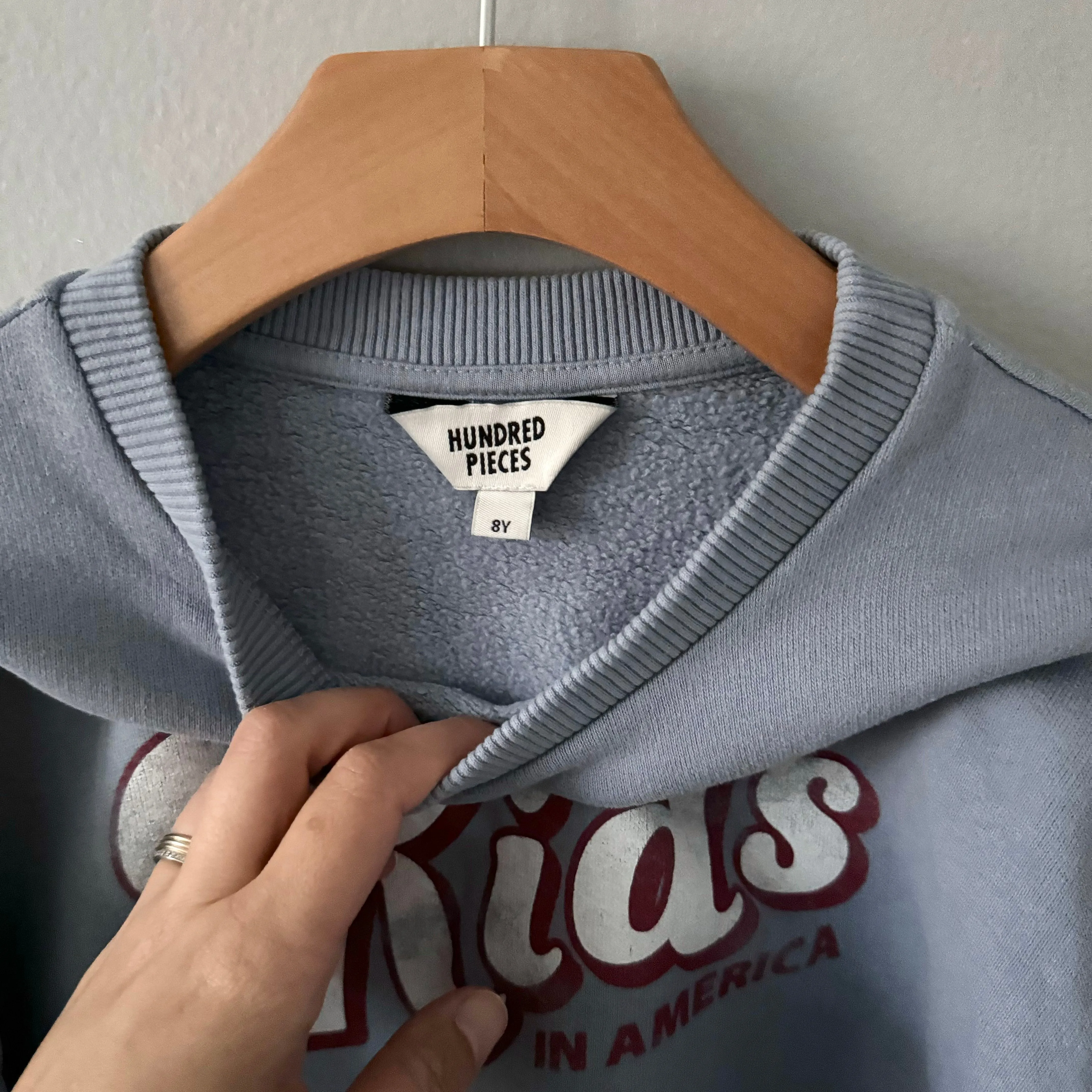 Hundred Pieces / "Kids in America" sweatshirt / 8Y